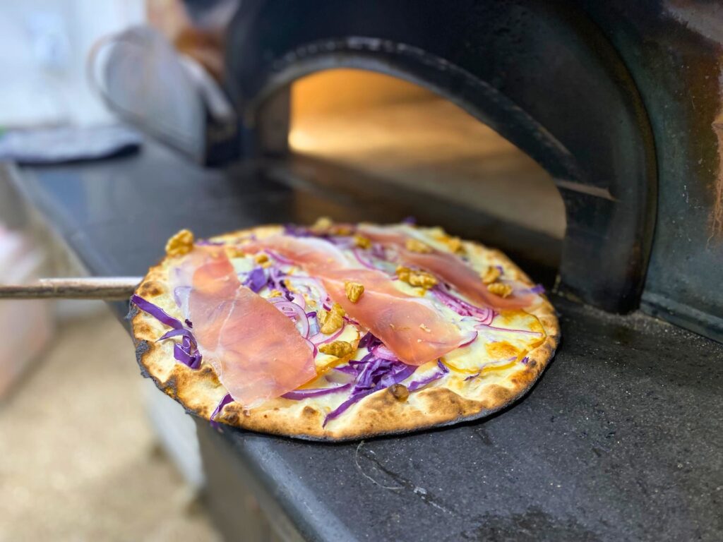 Pizza artigianale fotografata nel locale La Lievita